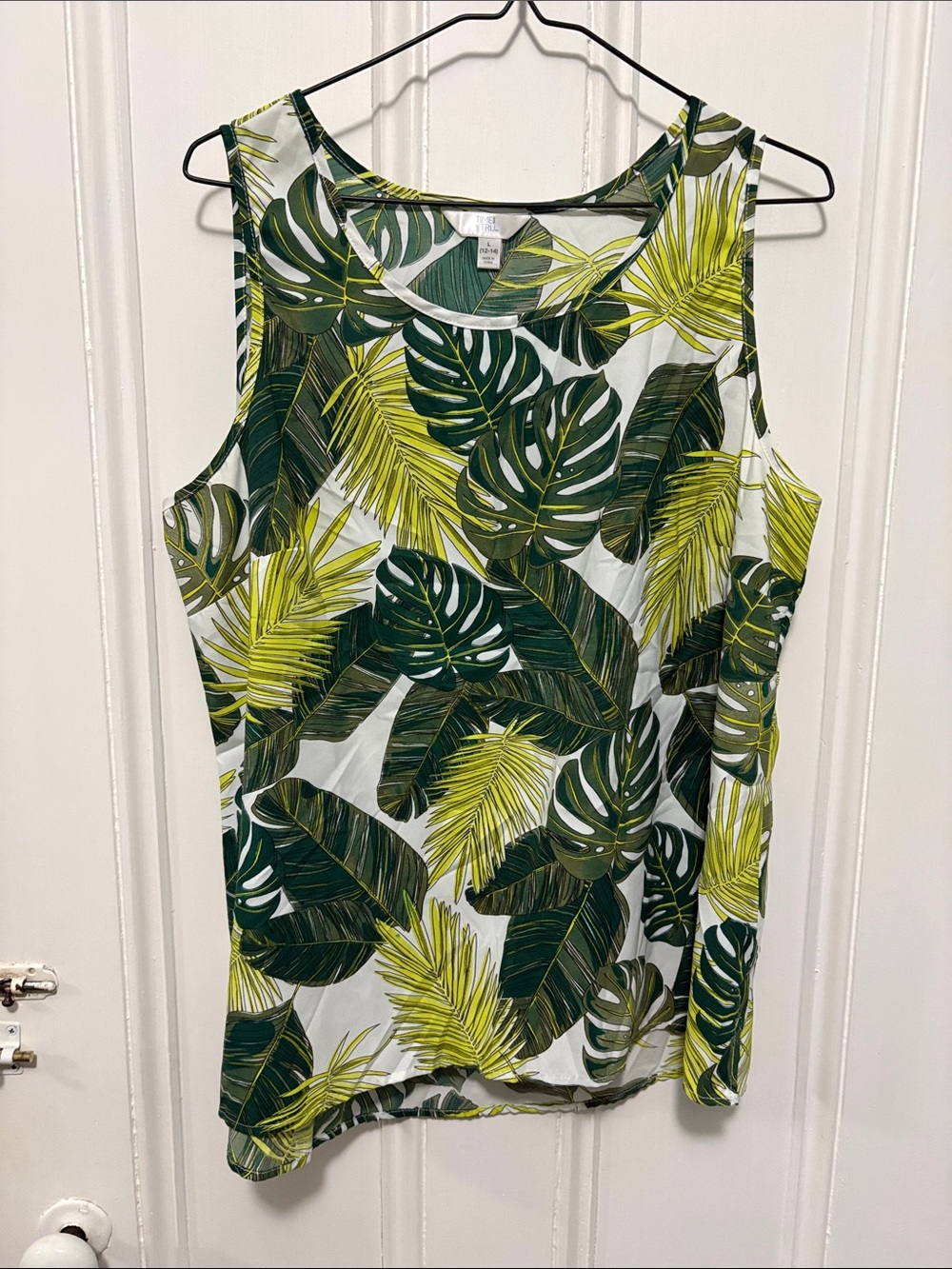 Time and Tru Green Tropical Leaf Sleeveless Camisole